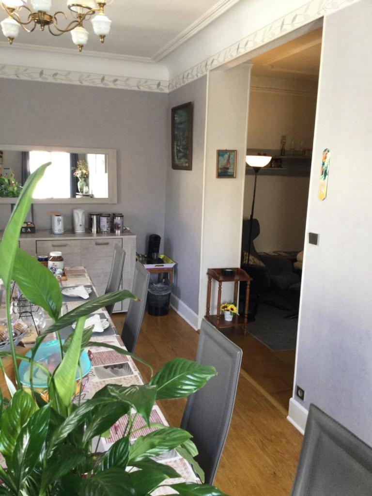 Ferienwohnung Couleur Framboise Longwy Exterior foto