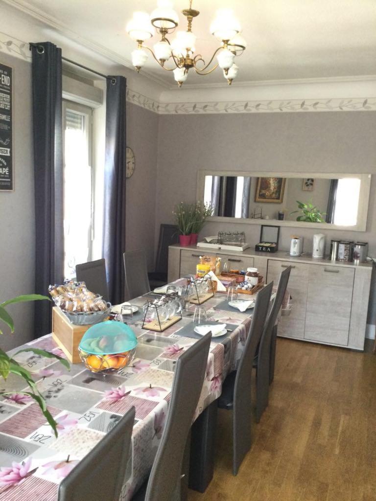 Ferienwohnung Couleur Framboise Longwy Exterior foto
